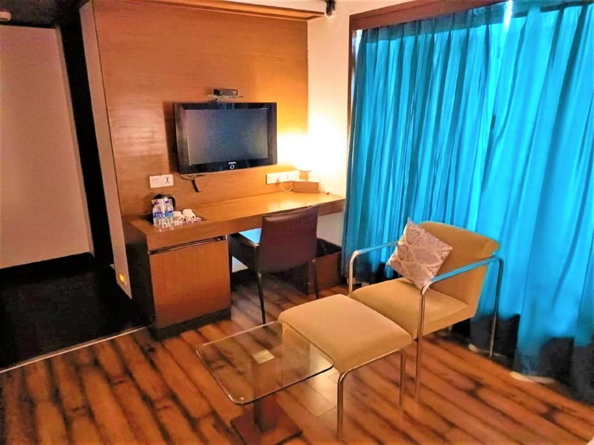 Yogi Executive, Navi Mumbai Hotel Exterior photo